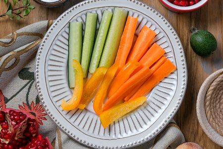 Овощные палочки со сметаной