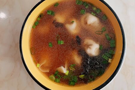 Пельмени в бульоне