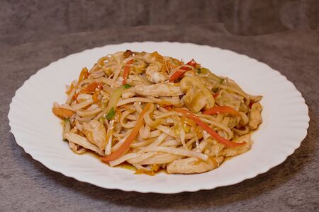 Вок с курицей терияки 