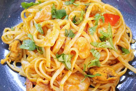 Паста Том ям