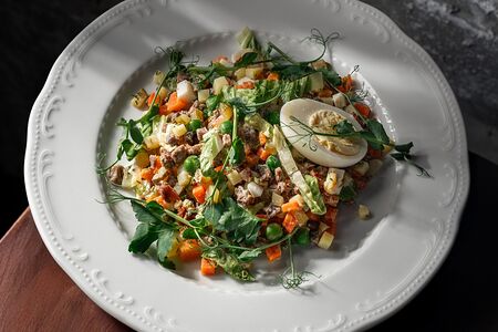 Салат Оливье с говядиной