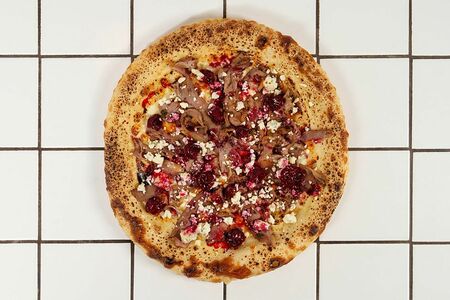 Утка с вишней 29 см