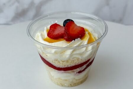 Пирожное Ягодный пломбир