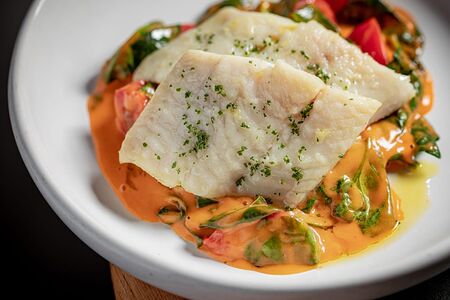 Судак на пару овощами и томатным бербланом