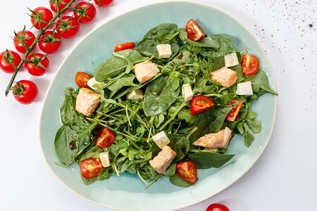 Рукола с семгой