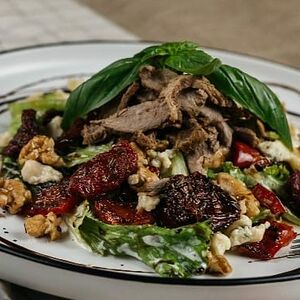 Салат с а-ля ростбифом из говядины