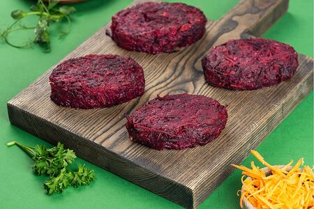 Биточки из индейки со свеклой