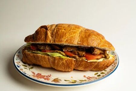 Круассан с цыпленком