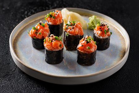 Тартар-ролл с лососем