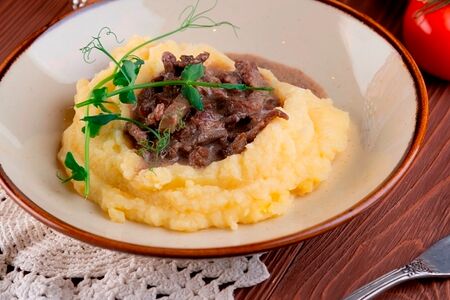 Бефстроганов из говядины с картофельным пюре