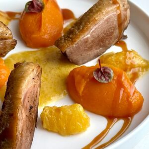 Утка с апельсинами и муссом батат-маракуйя