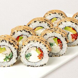 Ролл Цыпленок-чука с ореховым соусом
