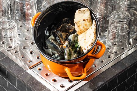 Мидии, соус Блючиз