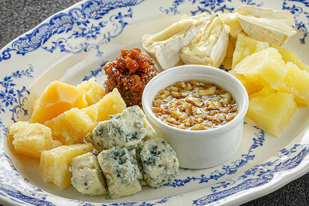 Сырная тарелка