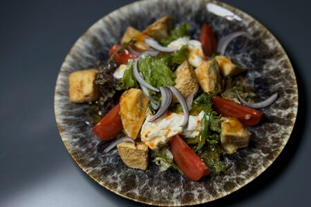 Салат с баклажанами и страчателлой