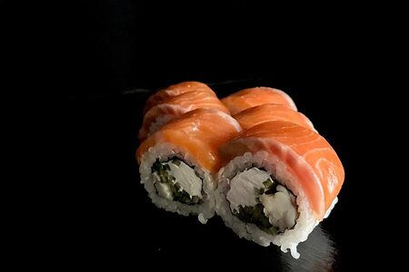 Ролл Делюкс с креветкой и лососем