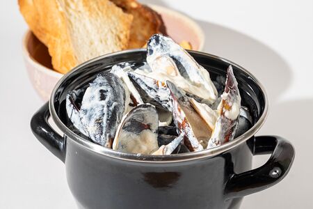 Мидии в соусе блю чиз