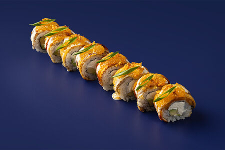 Ролл с опалённым угрем, трюфельным соусом и щучьей икрой