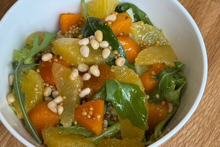 Салат с киноа с медовой тыквой и апельсином