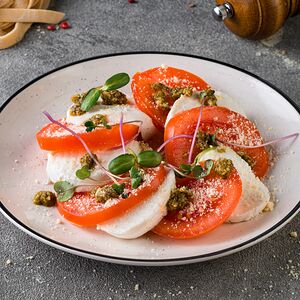 Капрезе с песто