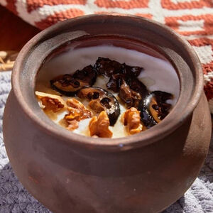 Мацони с медом и орехами 