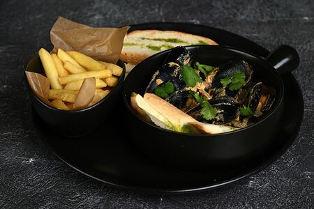 Мидии в соусе том ям