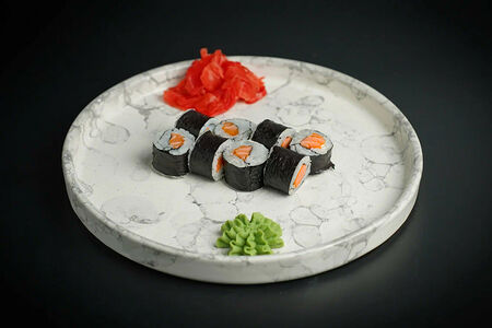 Ролл с лососем