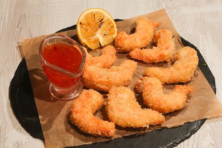 Креветки темпура с соусом Sweet chili