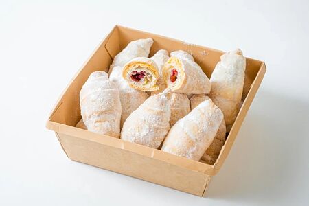 Рогалики песочные с вишней 