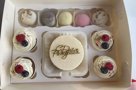 Набор Бенто-торт, моти и капкейки С днем рождения