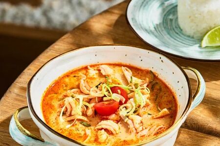 Том ям с креветками и кальмаром