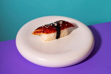 Суши с угрем