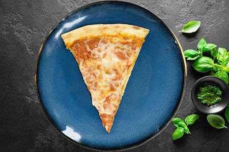 Кусок пиццы Пеперони