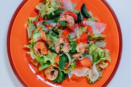 Салат с креветкой и дайконом