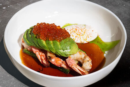 Креветки, цукини и красная икра