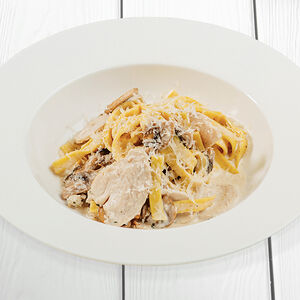 Фетучини с курицей и грибами