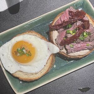 Тост с ростбифом