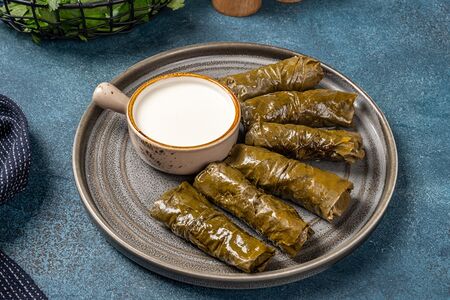 Долма в винoградных листьях