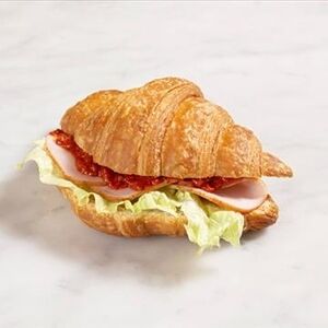 Круасссан с ветчиной и песто