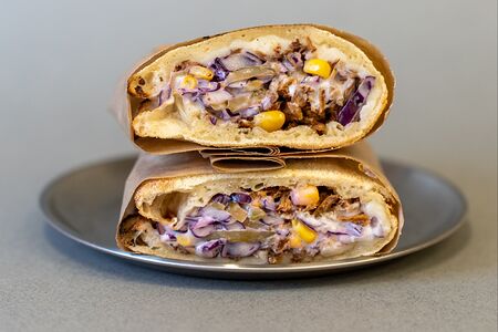 Пучча с рваной говядиной и коул-слоу 
