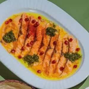 Обоженный лосось в сливочном соусе кешью c гранатом