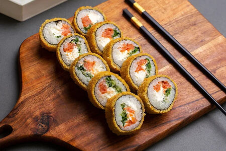 Горячий ролл с лососем
