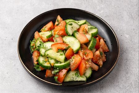 Салат со свежими овощами по-кавказски