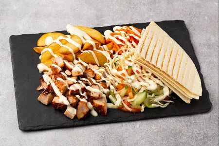 Шаверма на тарелке