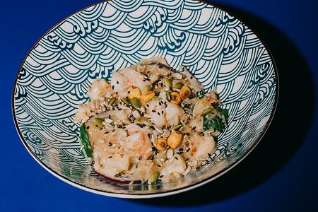 Фунчоза с креветками и ореховым соусом