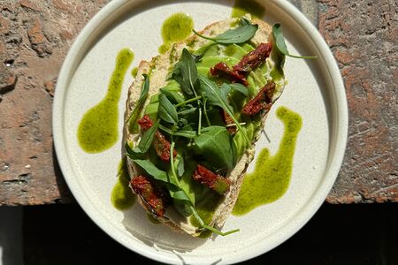 Тост с хумусом