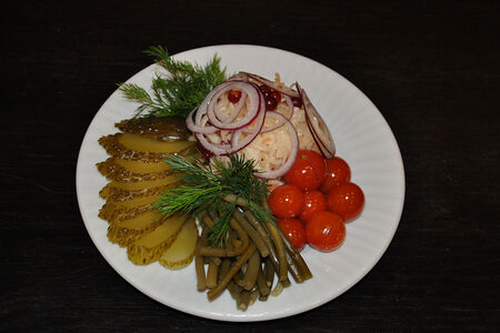 Соленья с клюквой