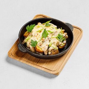 Скоблянка с курицей и грибами в сливочном соусе 300 гр