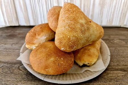 Пирожок сдобный постный Брокколи и зелёный лук