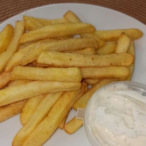 Картофель фри с чесночным соусом
